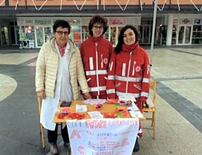 Operatori in piazza a Correggio